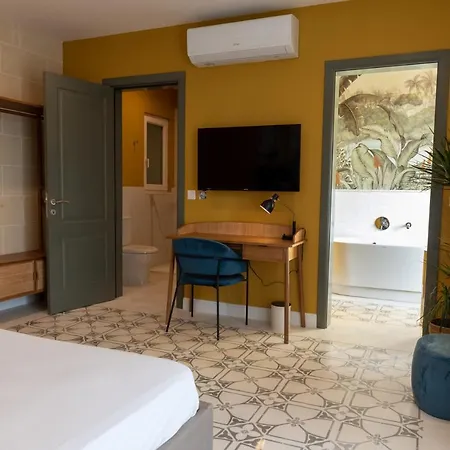 The Carob Tree 4* Victoria