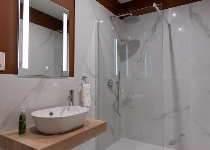 The Carob Tree 4* Victoria