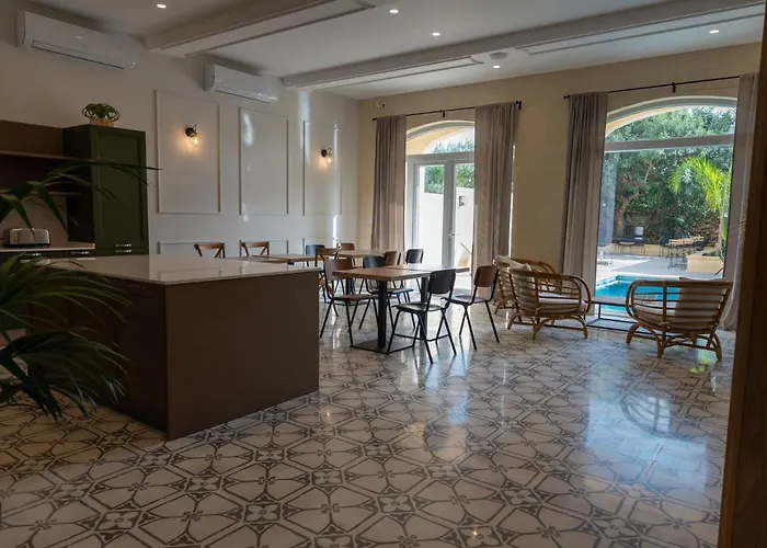 Oda ve Kahvaltı The Carob Tree 4*