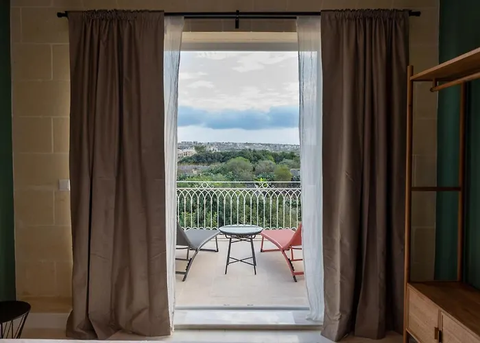 Oda ve Kahvaltı The Carob Tree 4*