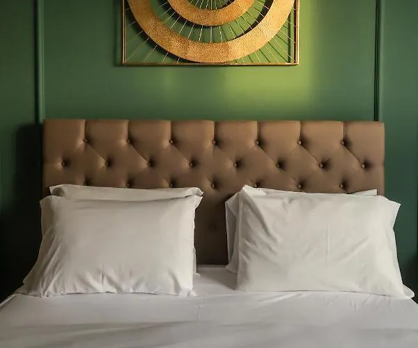 The Carob Tree Oda ve Kahvaltı 4*