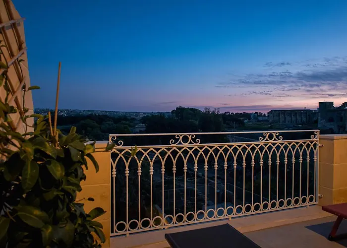 The Carob Tree Oda ve Kahvaltı 4*