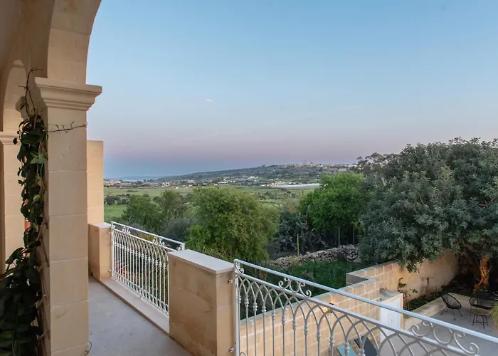 Oda ve Kahvaltı The Carob Tree 4*