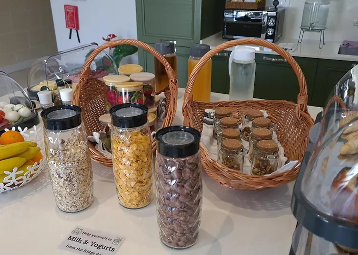 Oda ve Kahvaltı The Carob Tree 4*