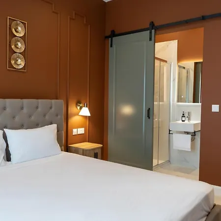 Couette-café The Carob Tree 4*