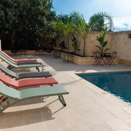 Bed & Breakfast The Carob Tree Victoria