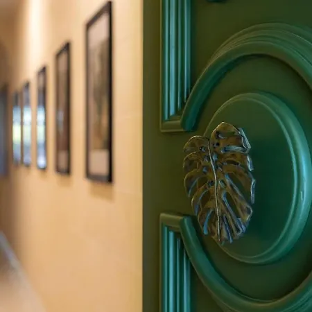 Bed & Breakfast The Carob Tree Victoria