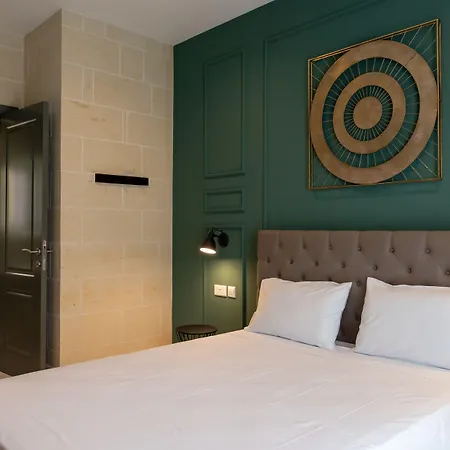 The Carob Tree 4* Victoria
