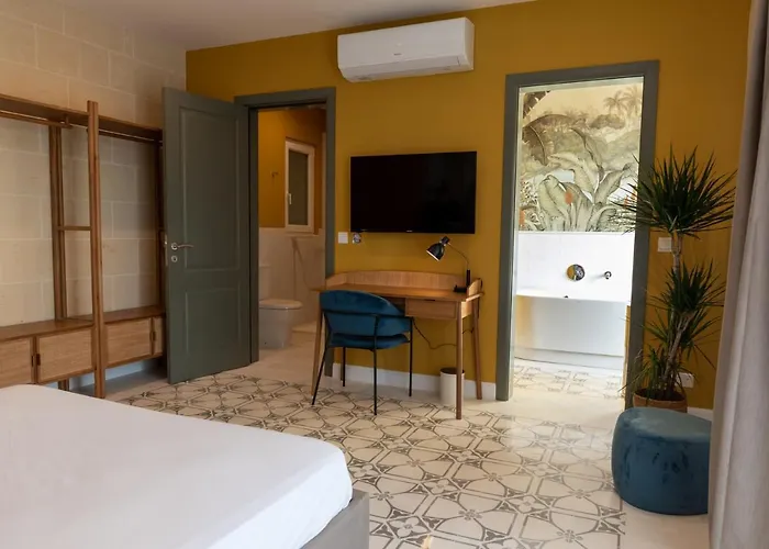 The Carob Tree 4* Victoria