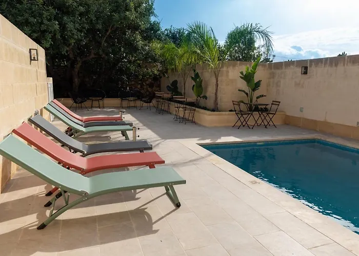 Bed & Breakfast The Carob Tree Victoria