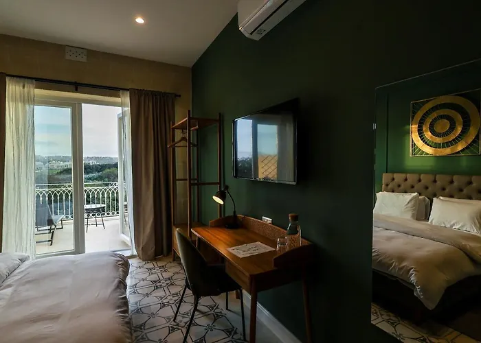 Bed & Breakfast The Carob Tree Victoria