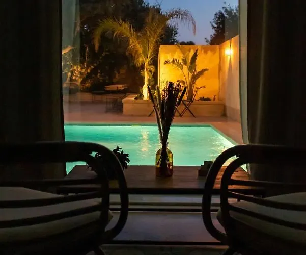 The Carob Tree 4* Victoria