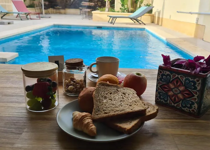 Bed & Breakfast The Carob Tree Victoria